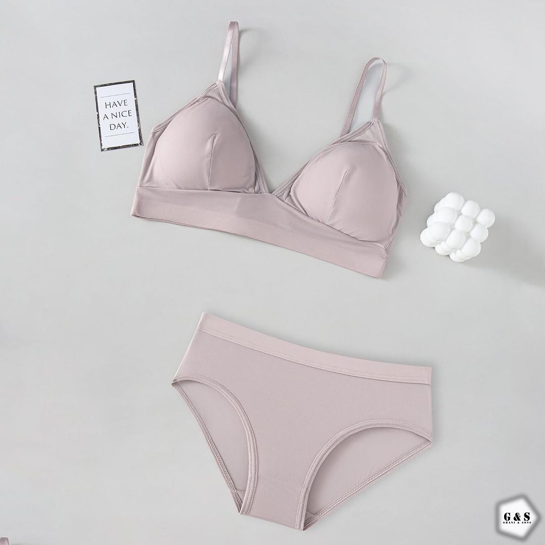 High quality breathable women Ice silk seamless panties Cup gather tube bra ( Pack of 4 )